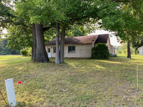 12088 Doane Rd, South Lyon, MI 48178