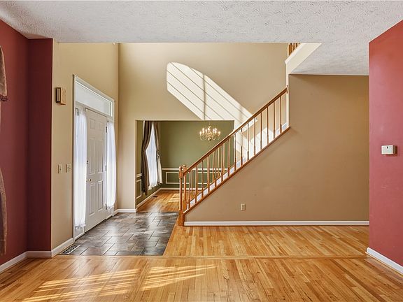 4th image of 11 Turnberry Dr