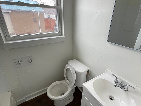 5th image of 1064 Republic Ave