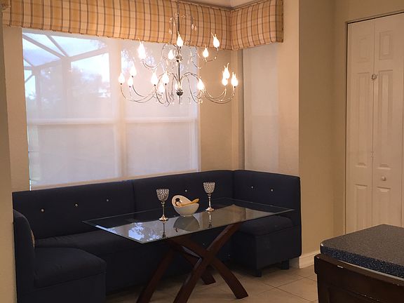 Eat in breakfast nook