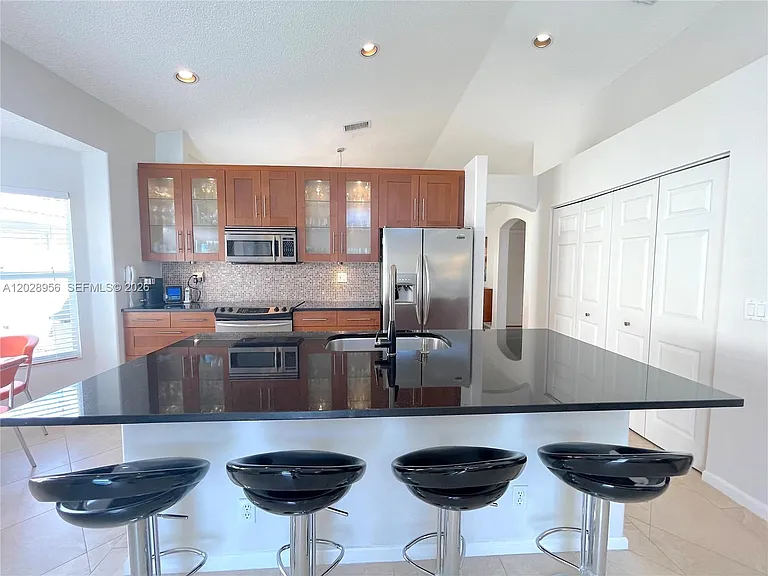 4923 SW 33rd Way — Photo 6