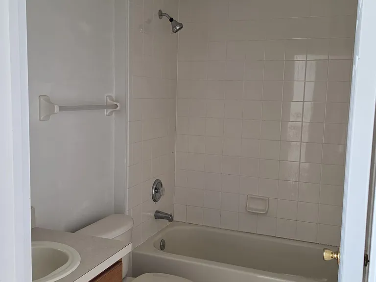 405 Cheshire Way — Photo 13