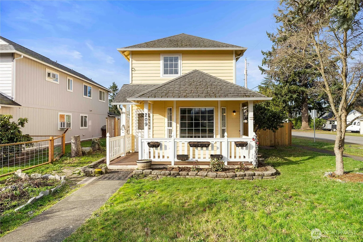209 S Cedar Street photo 1