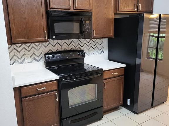 2nd image of 2636 Vineyard Cir