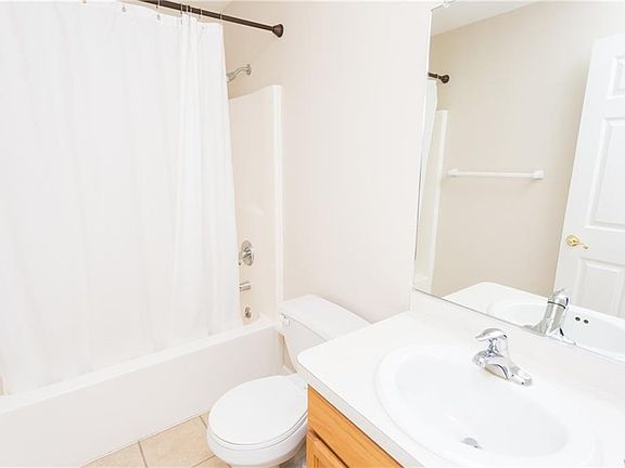 4th image of 1590 Southwestern Blvd APT 3