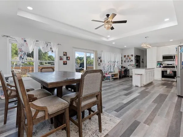 18 Ivy Ter, Garnett, KS 66032