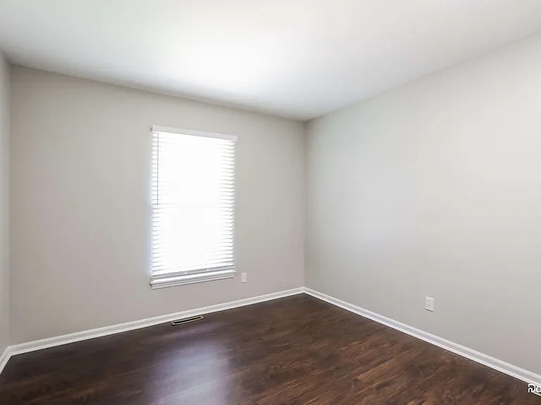 311 Monroe Ave — Photo 8