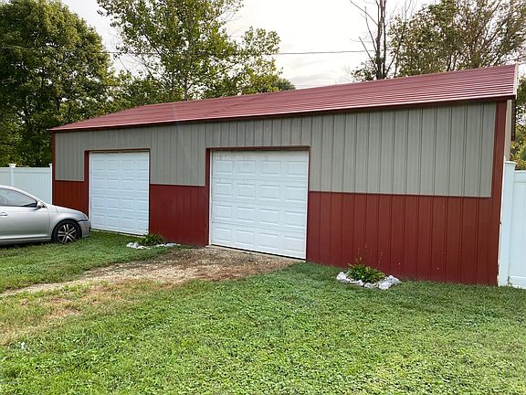 3rd image of 225 Creek View Ct