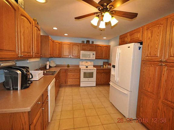 5th image of 136 Deerfield Cir