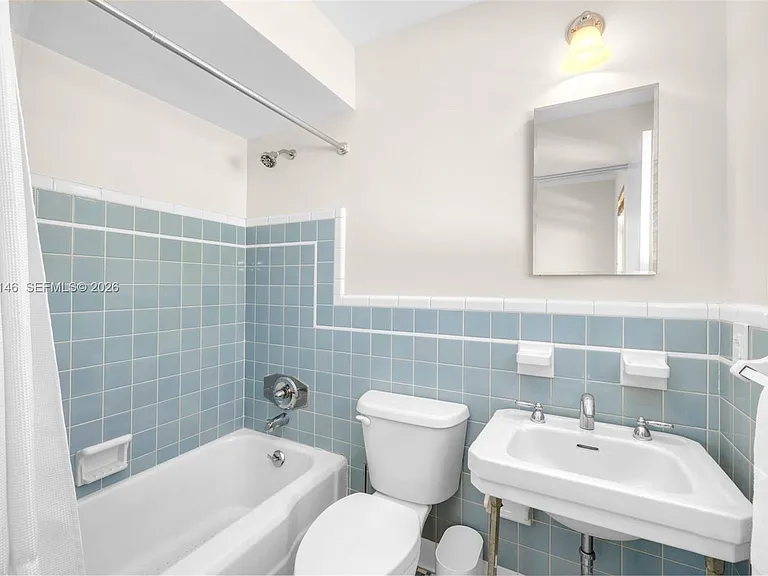 4340 Pine Tree Dr — Photo 16
