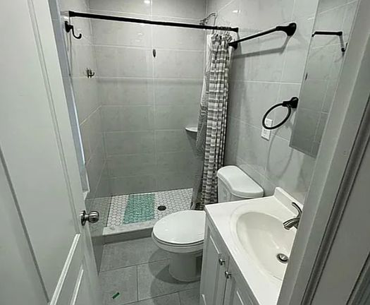 3rd image of 917 Willoughby Ave #1