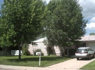 912 Tamarack Dr, Colorado Springs, CO 80911