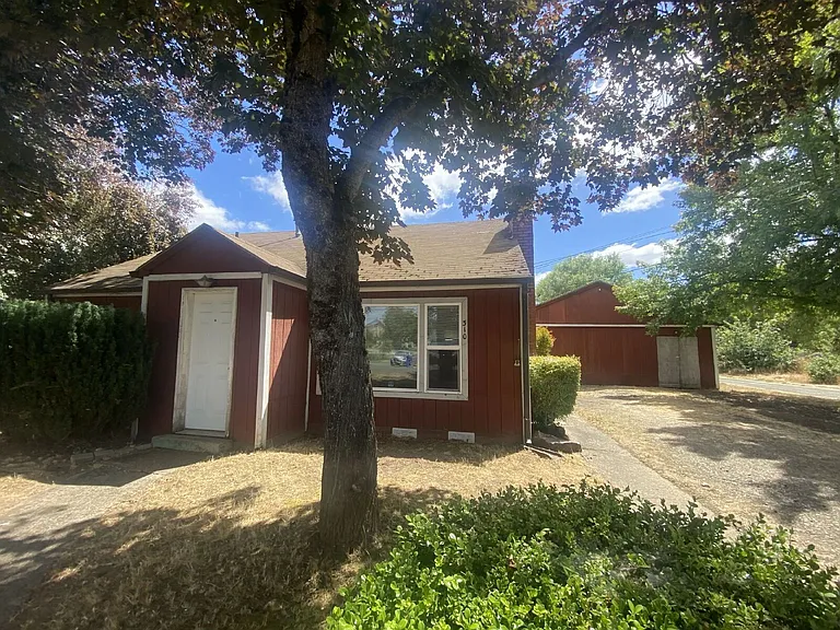 310 SE Gregory Dr — Photo 24