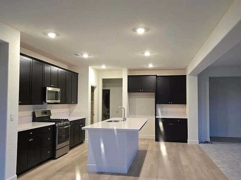 1206 Lovelock St — Photo 2