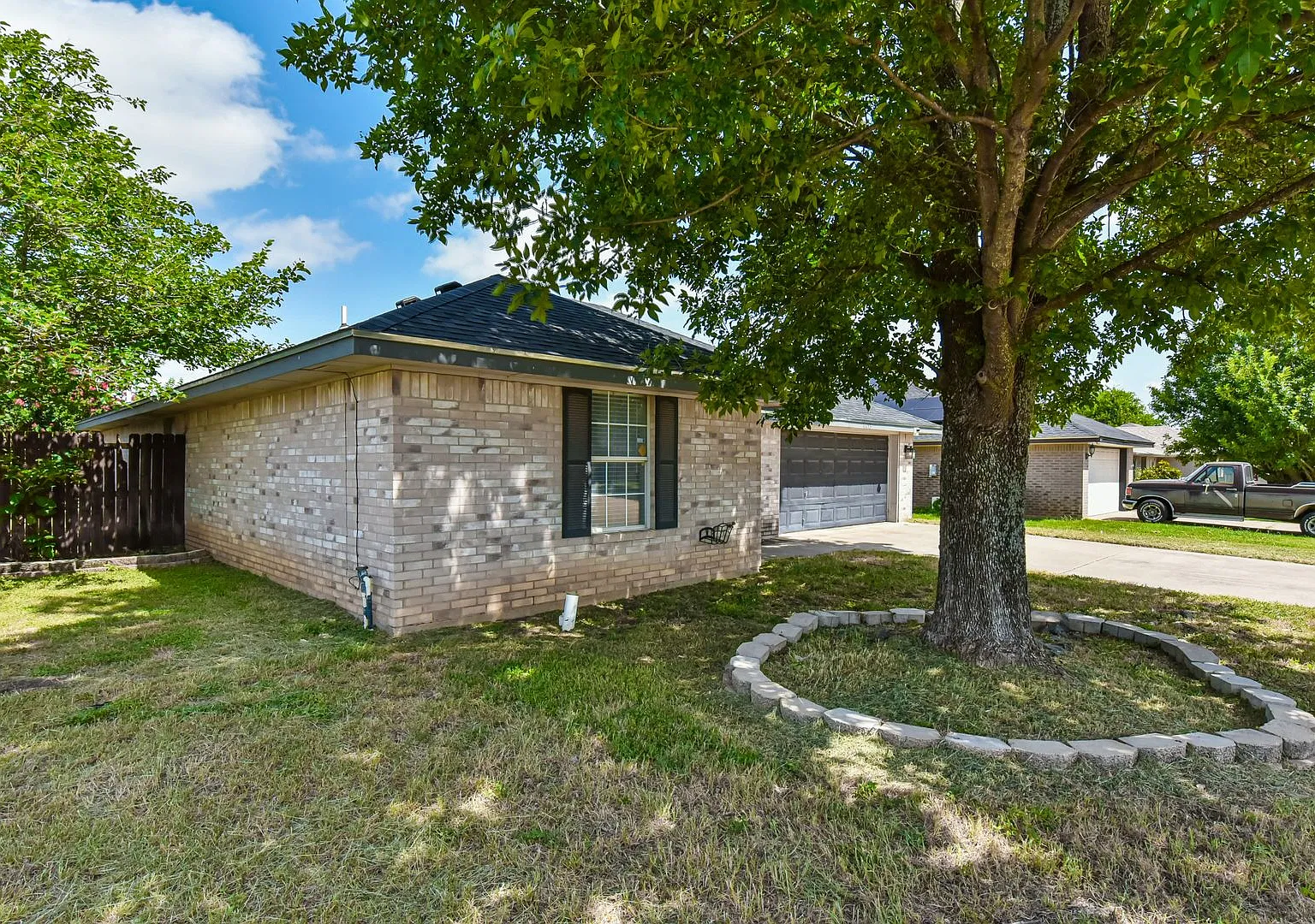 Spacious 3-Bedroom Home with Large Fenced Backyard! — Photo 3