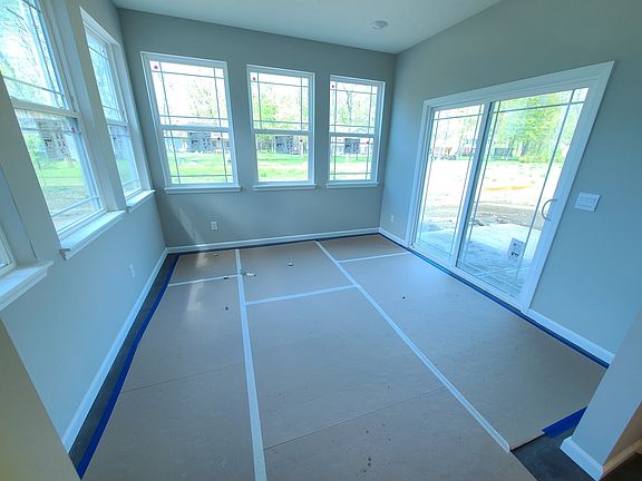 4th image of 2630 Albatross Ave