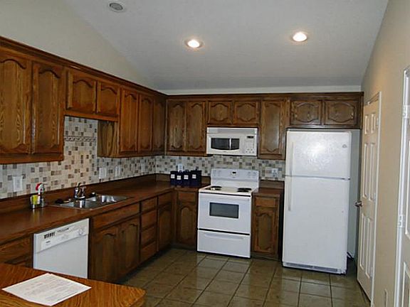 5th image of 2824 Lynx Ln