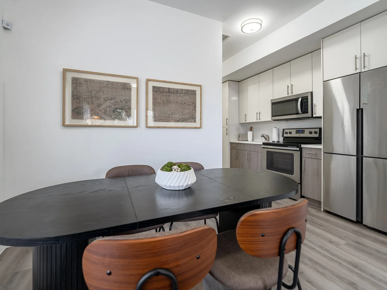 2 bed, 700 sqft, $3,300 — Photo 4