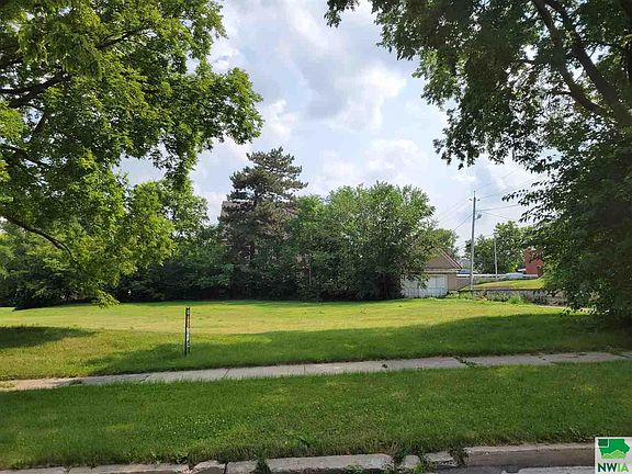 3rd image of 2419 Nebraska St