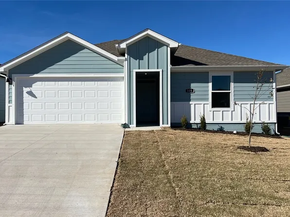 105 NW Bellflower St, Gentry, AR 72734