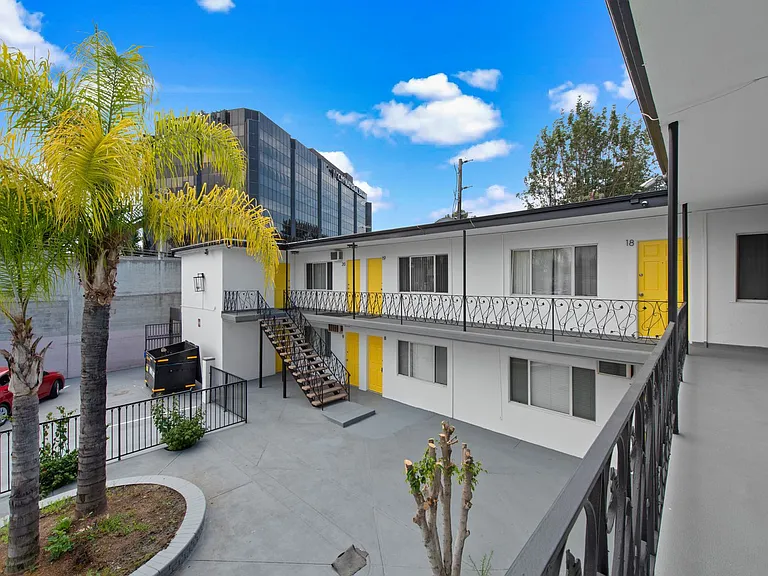 10926 Hortense St — Photo 12