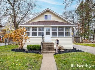 327 Adolph Ave NE, Rockford, MI