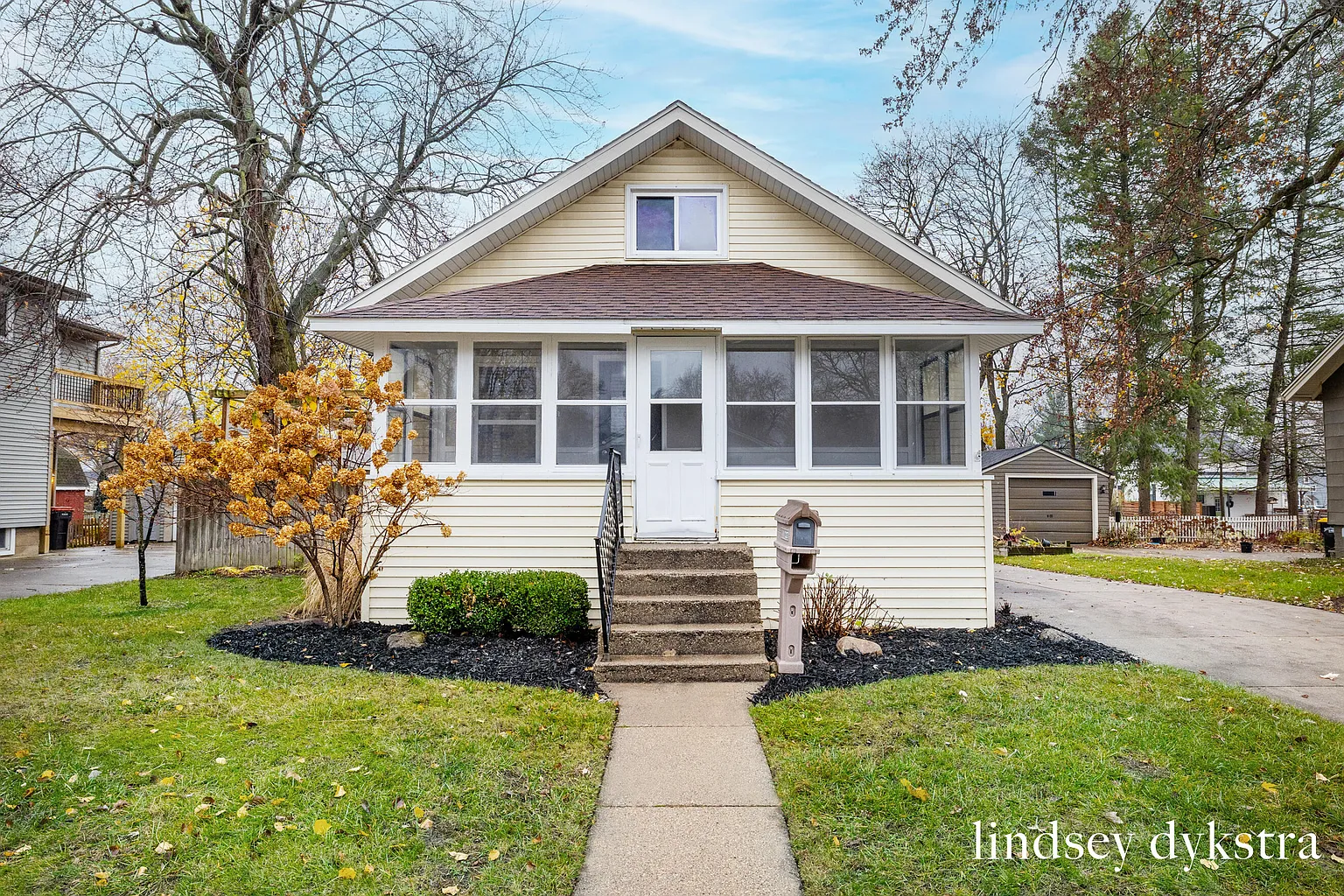 327 Adolph Ave NE photo 1