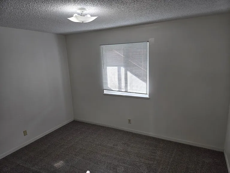 1701 Prospect St — Photo 2