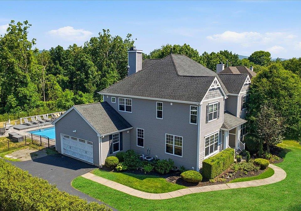 1st image of 236 Buttonwood Way