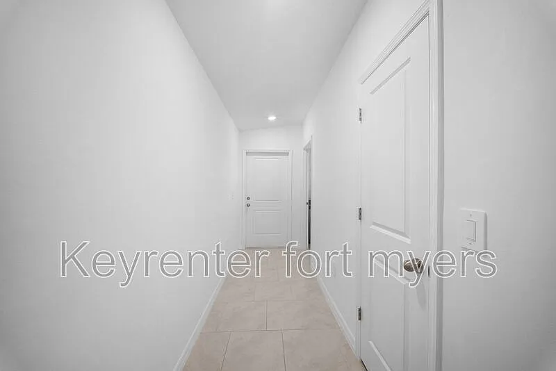3 bed, 2.0 bath, 1450 sqft, $1,795 — Photo 3
