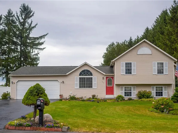 109 Lakewood Pines Trl, Syracuse, NY 13209