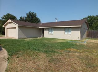 2504 N Flamingo Ln, Altus, OK 73521