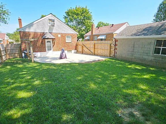 3rd image of 1615 Marilyn Ln