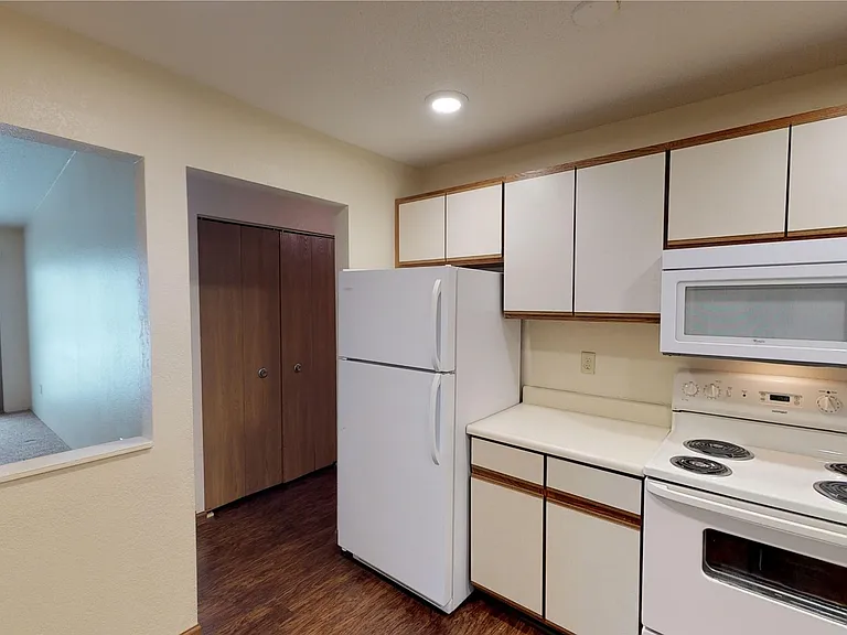 Southwind Apartments — Photo 24