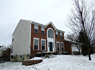 245 Meadows Dr, Springboro, OH 45066