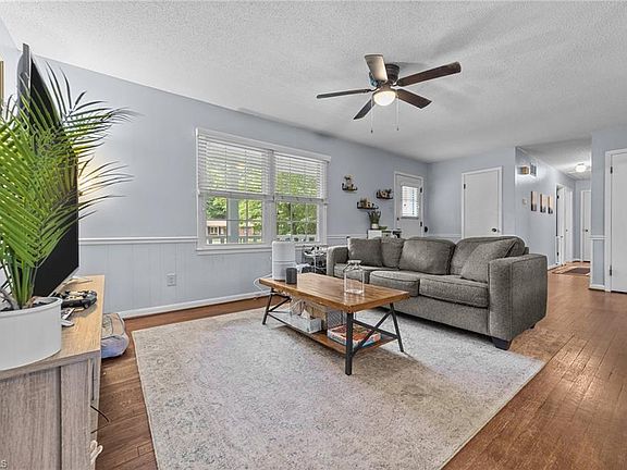 4th image of 210 Auden Dr