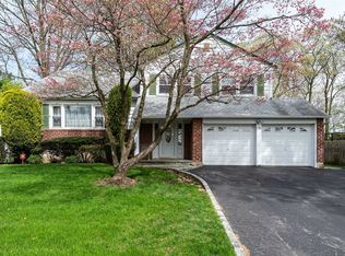 36 Robert Cir, Syosset, NY 11791