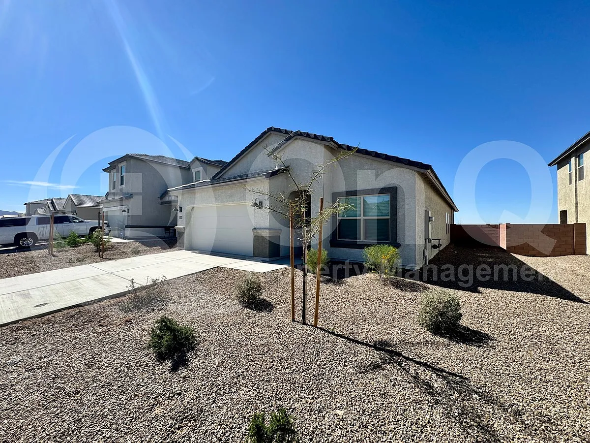 5 bed, 3.0 bath, 1909 sqft, $2,249 — Photo 2
