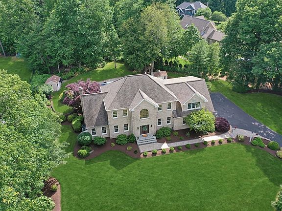 2nd image of 15 Saddle Ridge Rd