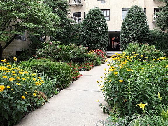 5th image of 250 W 24th St #4DEEE
