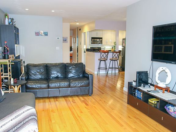 3rd image of 1406 Bonnie Ln #81M
