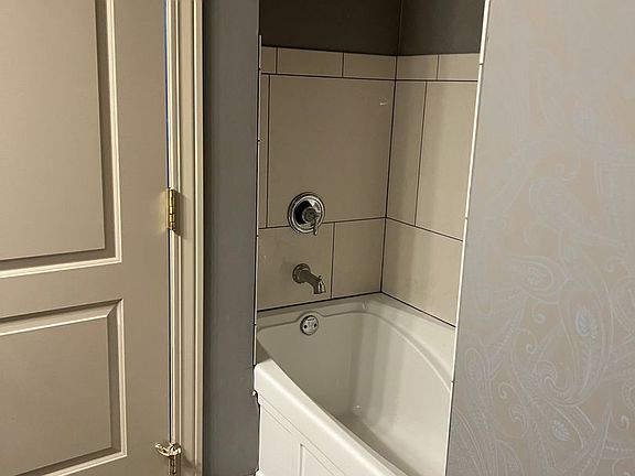5th image of 200 E 3rd St Unit 1114