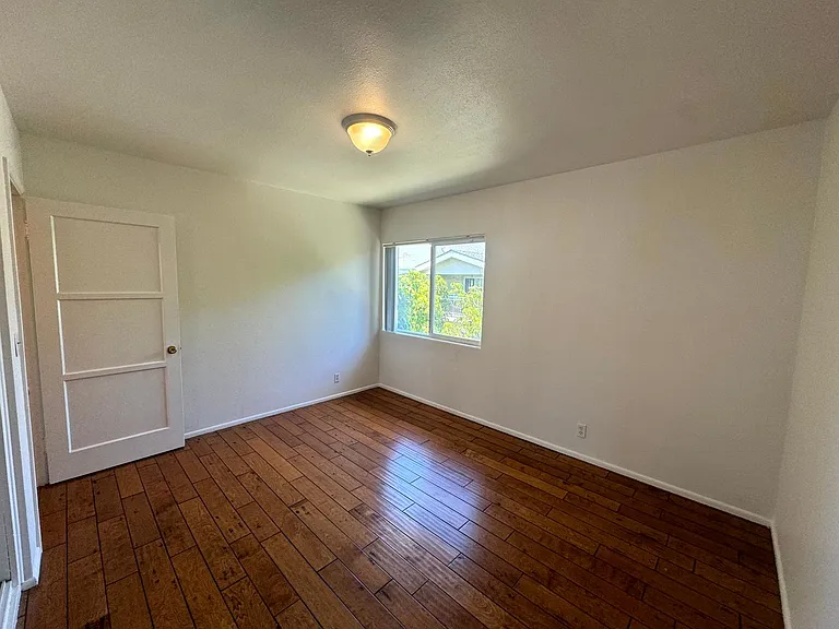 1935 Cloverfield Blvd — Photo 28