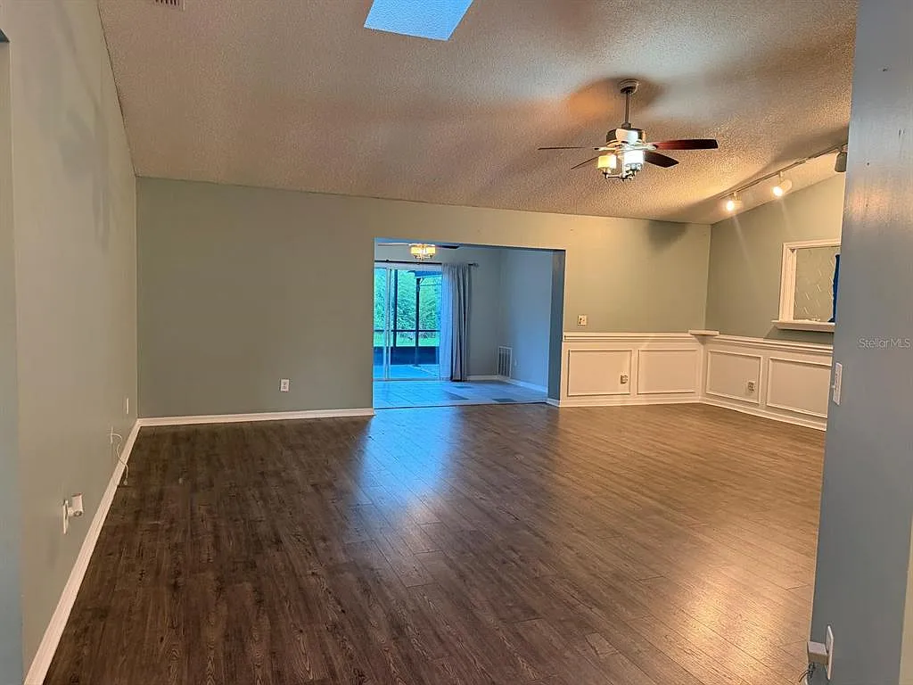 4 bed, 2.0 bath, 2230 sqft, $2,450 — Photo 3