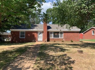 104 Village Dr, Sheffield, AL 35660