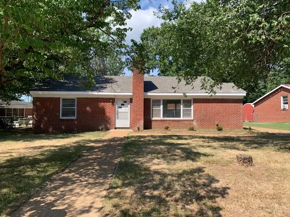 104 Village Dr, Sheffield, AL 35660
