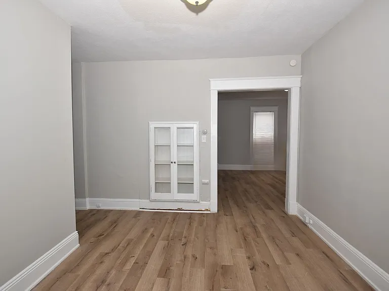 913 E Washington St — Photo 17