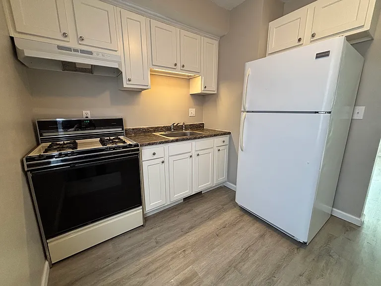 10573 Main St #4 — Photo 2