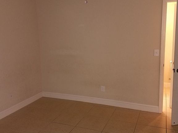 3rd image of 3406 SW 29th Ave