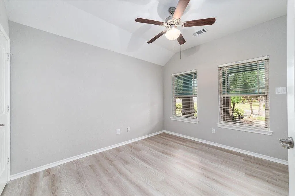 3 bed, 4.0 bath, 1582 sqft, $2,100 — Photo 4